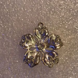 Rhinestone flower pendent